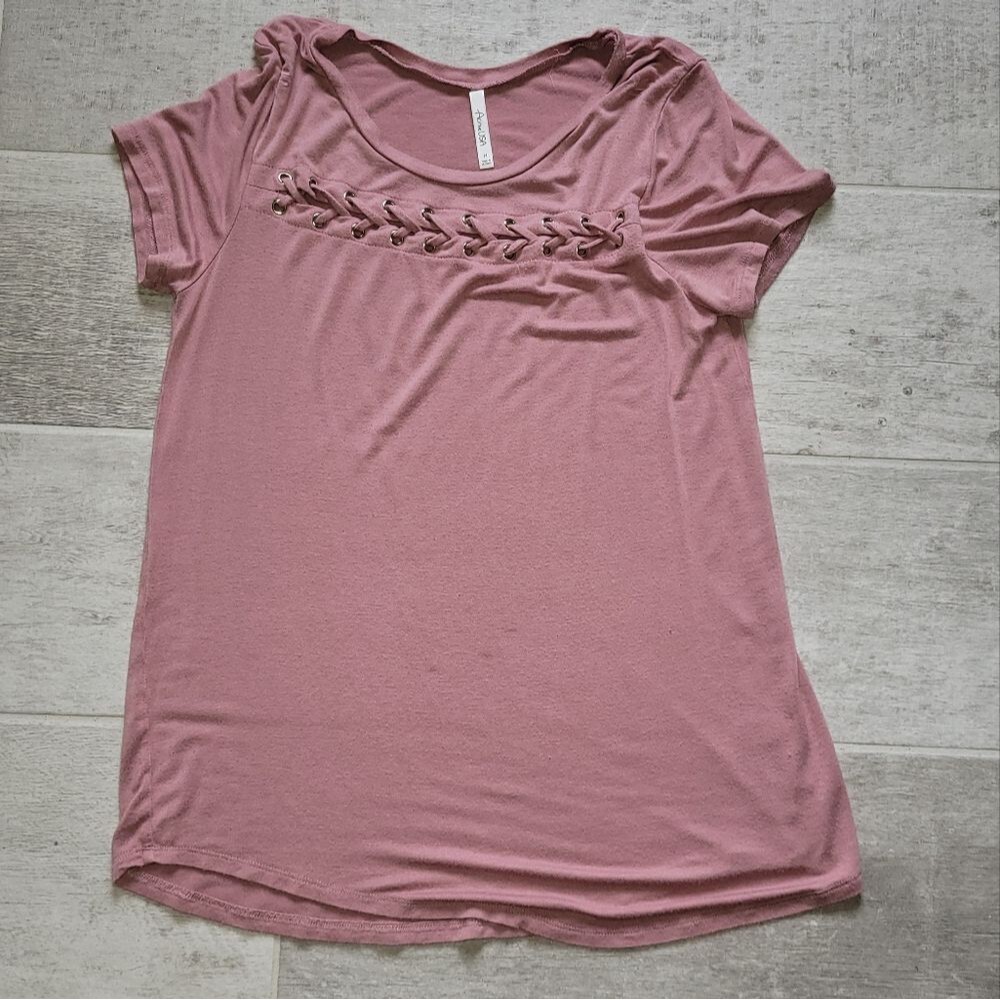 Active USA Shirt Medium Cutout